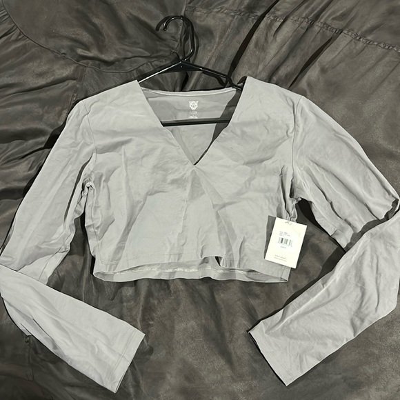 NWT Lita by Ciara long sleeve crop v-neck - Picture 1 of 3